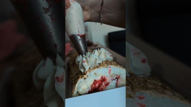 Урок по приготовлению меренгового рулета уже в телеграм канале