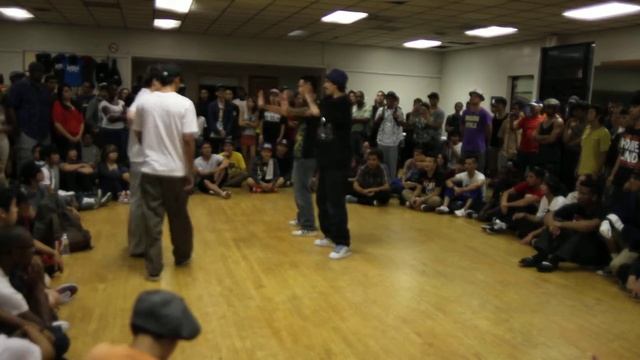 Homeland Jam 2012: Tae & Gama vs. Brown Wizard & Yellow Goblin (Popping Top 16) смотреть онлайн