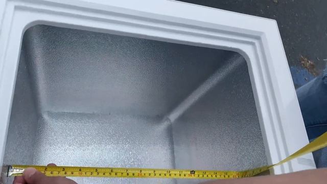 3.5 Cu. Ft. Chest Freezer Solid Top Chest Freezer black decker bcfk 35w 3.5 cu ft chest freezer смотреть онлайн