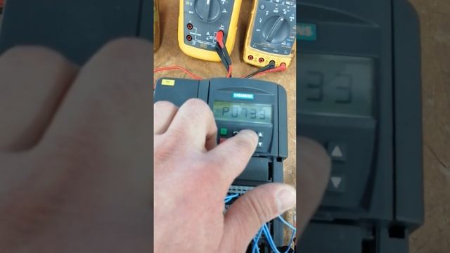 Siemens micromaster frekans konvertörü Run Fault Aşırı akım смотреть онлайн