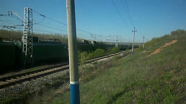 Два поезда (ЧС7-265 и ВЛ10У-107, ВЛ10У-148) смотреть онлайн