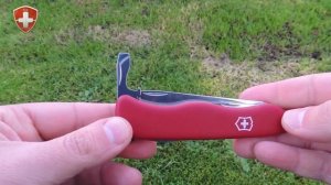 VICTORINOX PICKNICKER REVIEW (All subtitles)