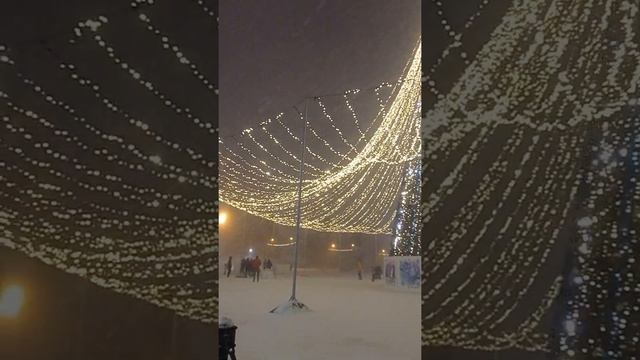 Ёлка на площади Ленина в пургу смотреть онлайн