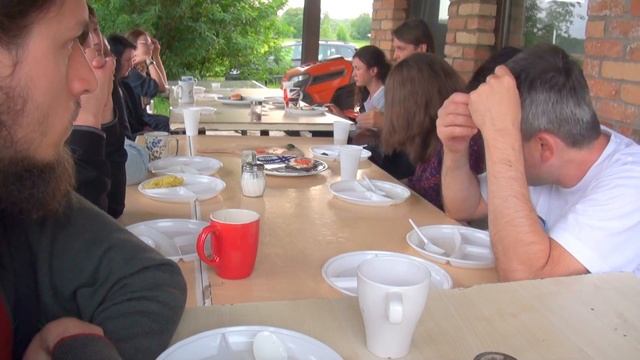 00166 Cатсанг с Сумираном за обедом в Svētgrīvas” 10.06.2017 смотреть онлайн