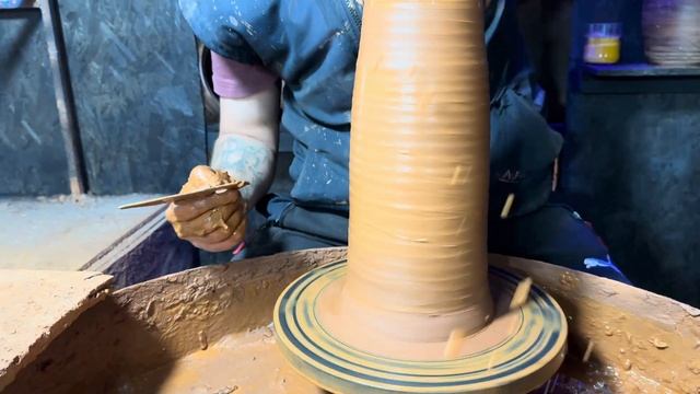 Работа на гончарном круге ☺️Изготовление классического бутыля😃 working on a potter's wheel❤️❤️❤️ смотреть онлайн
