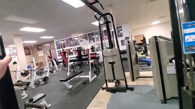 This Old School Nautilus Cable Crossover Uses Kevlar Belts! 80s / 90s Weightlifting Machine смотреть онлайн