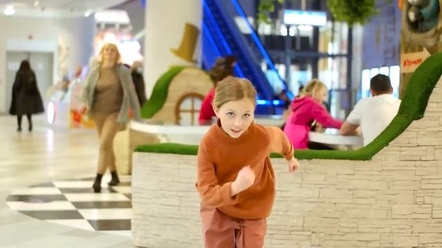 Марина Графова - Дизайнер и София Петрова — российская актриса.  Проект MARINAGRAFOVA.COM