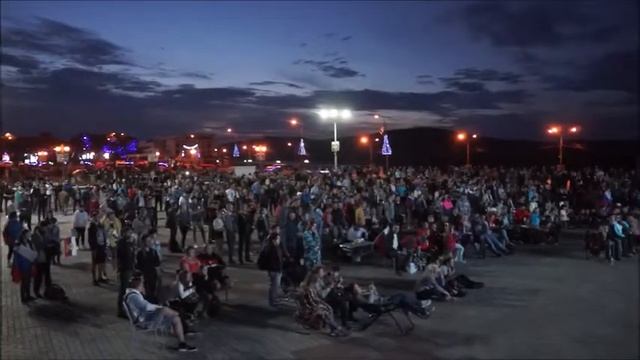Сотни жителей Комсомольска поболели за сборную России на Набережной смотреть онлайн