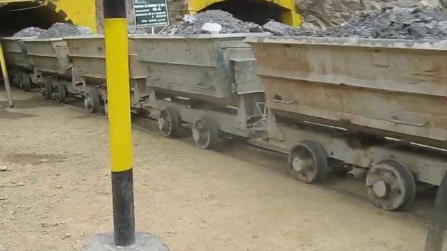 locomotora BEV-SERMINSA de 5.5ton a Bateria.avi смотреть онлайн