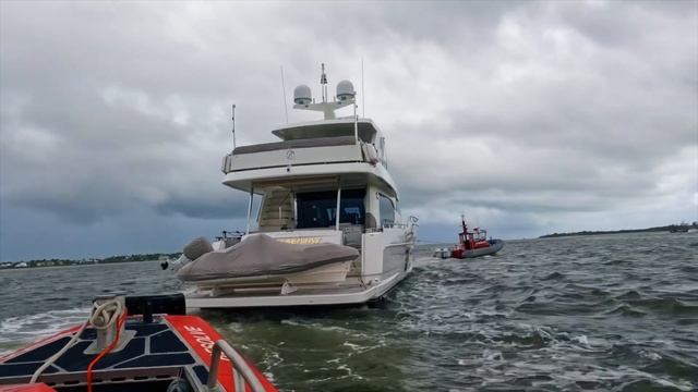Towing a 70’ Yacht in Tandem with Another Towboat to the Ways Marina in Palm Beach Florida. #boatin смотреть онлайн