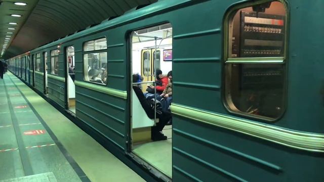 81-717/714.5М и 81-714.5М Перекраска Московский транспорт На станции Римская смотреть онлайн