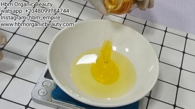 WHITENING BODY OIL | STRONGEST SERUM FOR PROMIXING WHITENING GLOW OIL | DIY HERBAL GLOW OIL смотреть онлайн