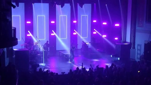Adam Lambert "Underground" Live смотреть онлайн