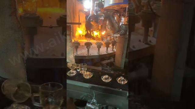 The machine-made glass has no deviation in specification and no air bubbles. смотреть онлайн