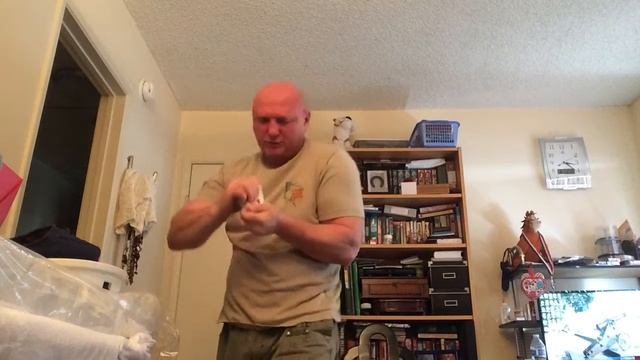 порвал две колоды карт 108 карт Tearing two decks of cards смотреть онлайн