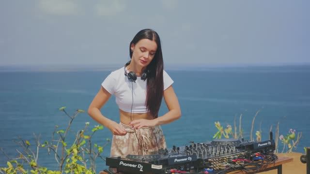 Korolova - Live @ Bali Melodic Techno & Progressive House Mix смотреть онлайн