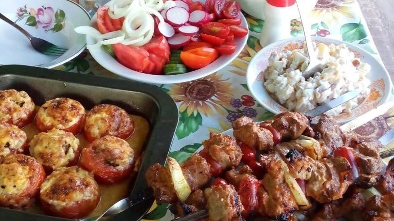 Наш Отдых на даче. Что еще нужно Шашлыки, баня, бассейн смотреть онлайн