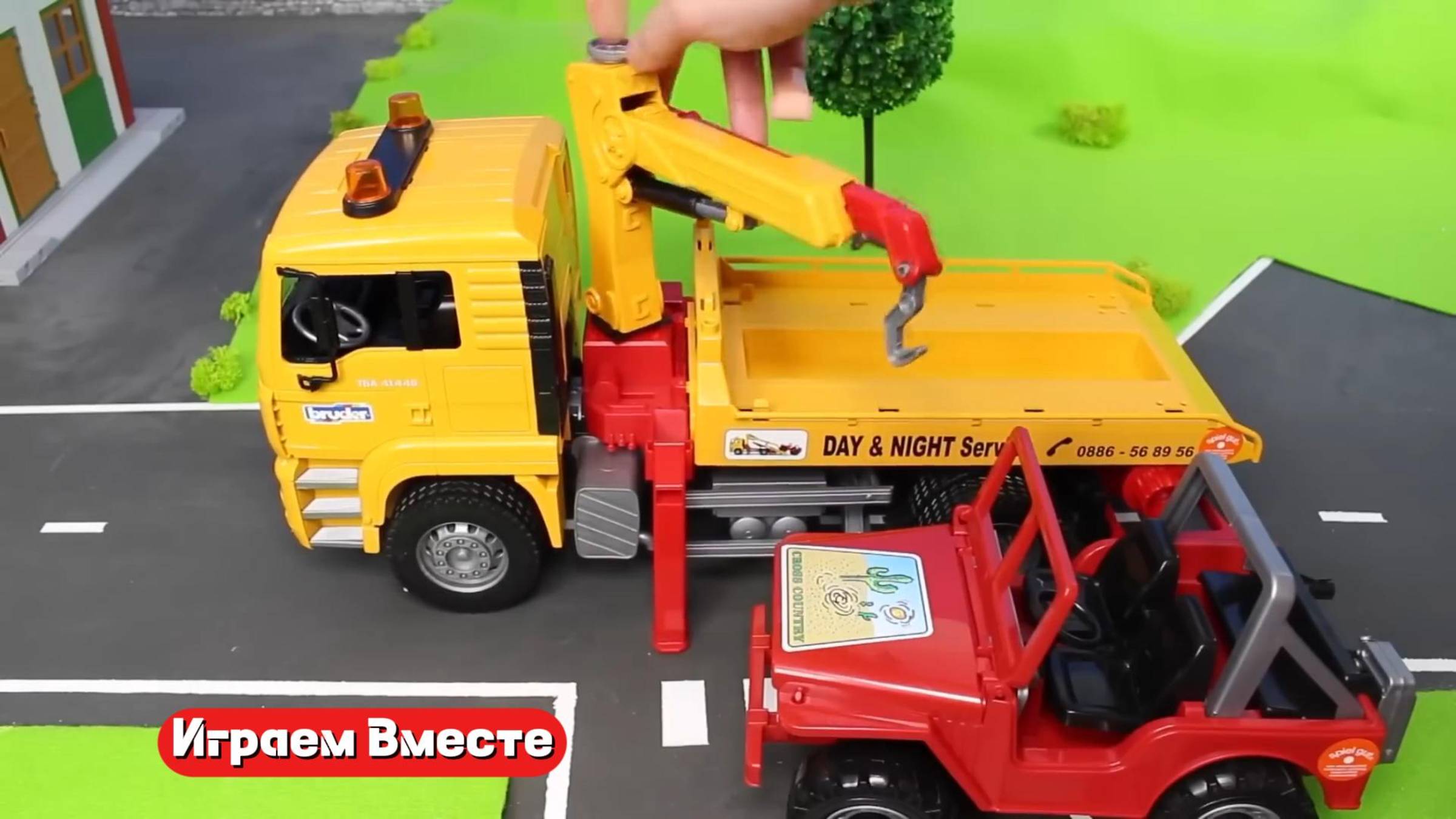 ИГРАЕМ В МАШИНКИ ! ГОРОД ИГРУШЕК ! Развивашки для детей ! смотреть онлайн