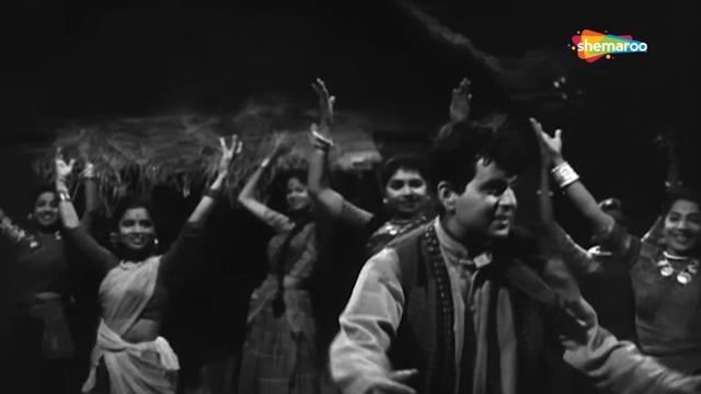 Ye Desh Hai Vir Javaanon Kaa | Naya Daur (1957) | Dilip Kumar | Hits Of Mohd.Rafi смотреть онлайн