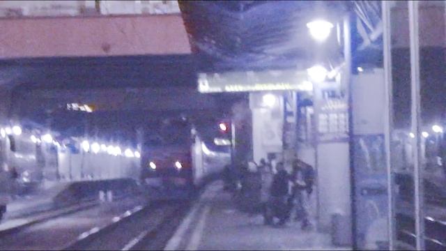 ЧС8-015 прибывает с поездом Киев - Николаев смотреть онлайн