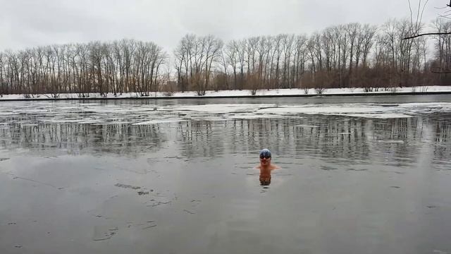 10 03 2019 середина тренировки моржей столицы, третий заход в реку смотреть онлайн