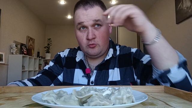 МУКБАНГ ПЕЛЬМЕНИ / ОБЖОР Пельмени домашние с молоком / MUKBANG ASMR смотреть онлайн