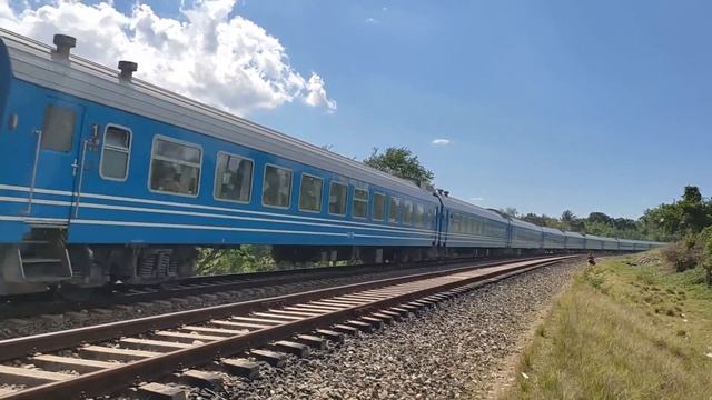 Train Extra 11 Havana-Santiago de Cuba Loc DF7G-C 52572 through Dos Caminos de San Luis!April 2023! смотреть онлайн