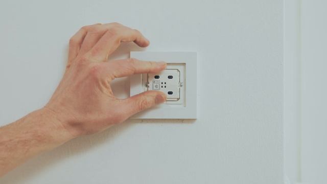 Eve Shutter Switch Installation (English) смотреть онлайн