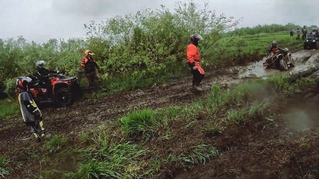 НАШЛИ ГРЯЗЬ. УТОНУЛ BRP. ПОПЛАВАЛИ. Покатушки на квадроциклах смотреть онлайн