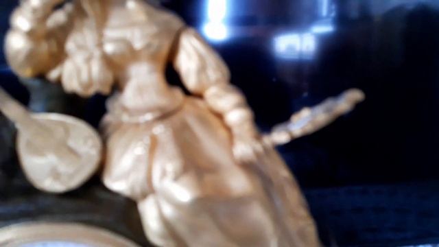 Каминные часы Девушка с зеркалом смотреть онлайн