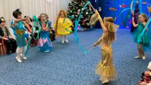 Танец рыбок. Новогодний утренник в детском саду