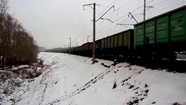 Электровоз ВЛ10У-995 (ТЧЭ-38) с грузовым поездом. смотреть онлайн