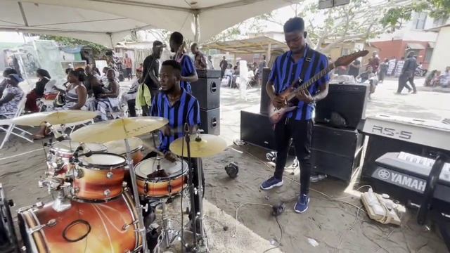 Mewu deka agya mo by Legend Opambuo performan by T5 ENTERTAINMEN BAND with the Big Man Kwame Raster смотреть онлайн