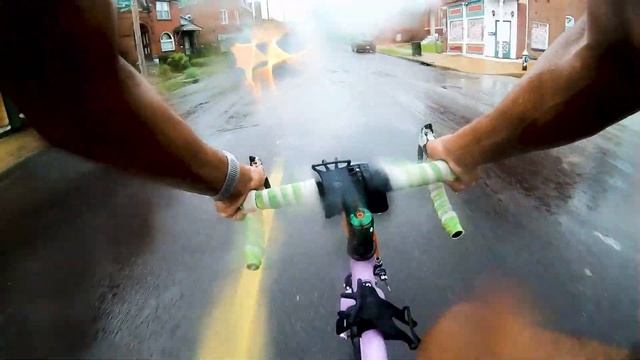 Fixed Gear Cycling Through the Rain смотреть онлайн