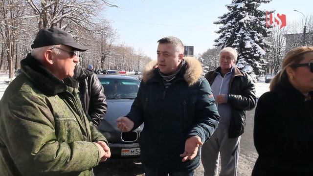 Таксистов-частников попытались выгнать с Архонского круга смотреть онлайн