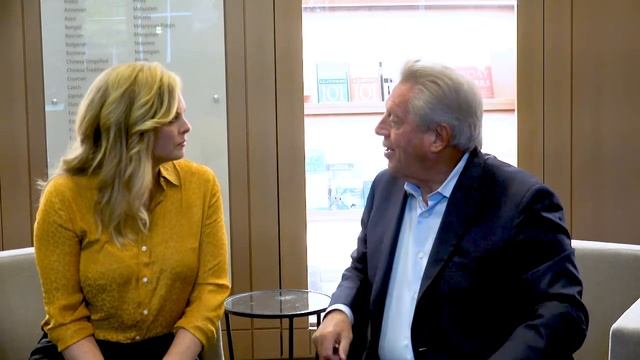 Ahndea May, Team Leader KWCP and Dr. John C. Maxwell, the worlds foremost expert in Leadership. смотреть онлайн