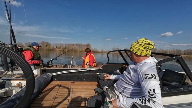 Рыбалка на новой лодке смотреть онлайн