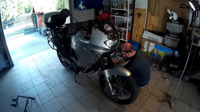 Demontaż gmola i plastików przód Transalp 650 смотреть онлайн
