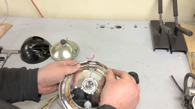 Early Model Honda CB350 & CB450 (K1-K4) Headlight Lens Replacement смотреть онлайн