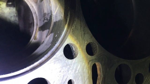 Ремонт двигателя ман d2876 fl02 часть 2 прирезаю буртик гильзы, отмываю детали смотреть онлайн