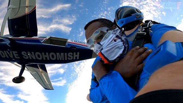 Katale Salele's Tandem skydive! смотреть онлайн