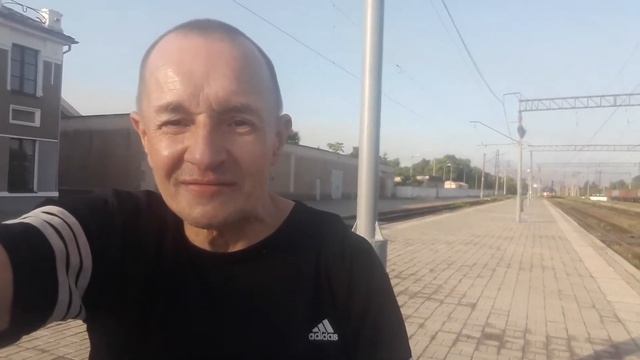Электричка Пятихатки едит через Кривой Рог смотреть онлайн