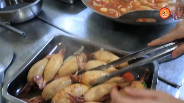 Cận Cảnh Quy Trình Chế Biến Hơn 40 Món Ăn Tại Quán Cơm Vạn Hạnh Quận 10 смотреть онлайн