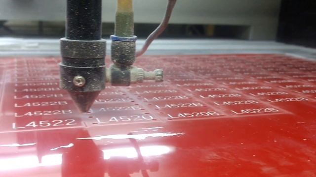 Corte y Grabado Laser en Acrilico Sellos Titan смотреть онлайн