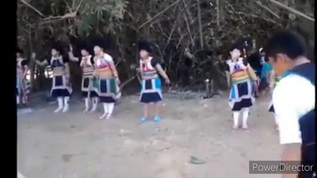 Saib nkauj Hmoob Phab mab pov pob lom zem heev смотреть онлайн