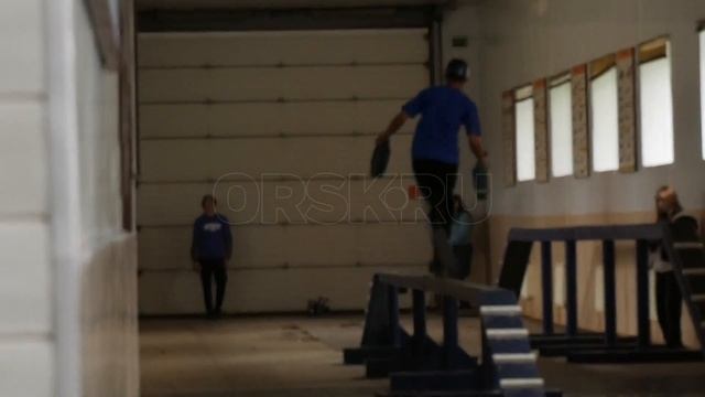 Школьники Орска примерили боевку, штурмовали лестницу и преодолевали препятствия 1 смотреть онлайн