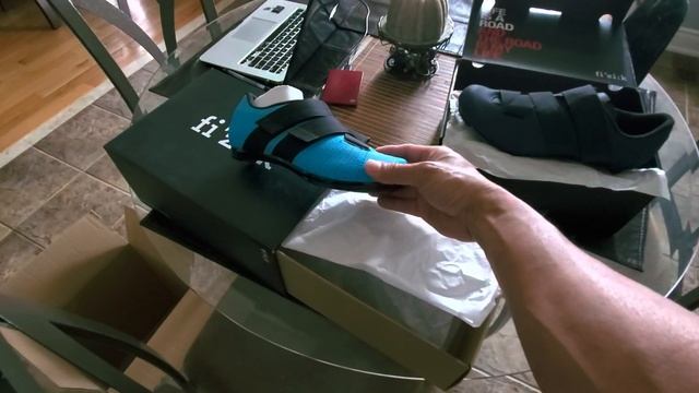 Unboxing and review Fizik R5 смотреть онлайн