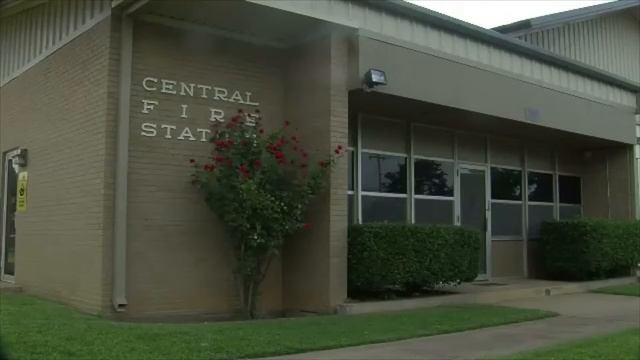 Whitehouse teen killed in wreck, friends gather near crash site смотреть онлайн