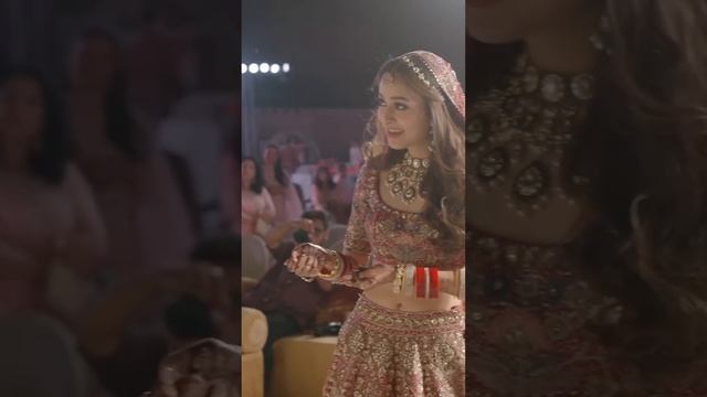 Indian Bridal Dance | Sangeet Performance | Indian Bridal Entrance | Indian Lehenga | Teri Ore Song смотреть онлайн