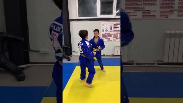 Judo Koshi Guruma (бросок через бедро с захватом шеи) ORTUS.KZ смотреть онлайн